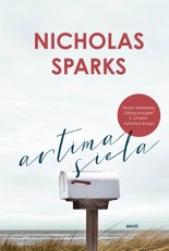 ARTIMA SIELA. Bestselerių „Užrašų knygelė“ ir „Dviese“ autoriaus širdį draskanti meilės istorija, kurios neįveikia prabėgę dešimtmečiai ir skirtingi žemynai