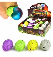 Dinozauro jauniklis spalvotame kiaušinyje