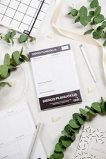 Dienos planuoklis – 100 A5 lapelių (juodai baltas)