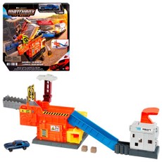 MATCHBOX MOVIE Smalley’s automobilių traiškymo garažas su trasa (JMG56)