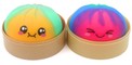 Antistresinis žaislas SQUISHY BUN „Rainbow Mystery Dumpling“, 8,5 cm, 1 vnt.