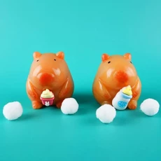 SQUISHY antsitresinė Kapibara su buteliuku, 5,5 cm SQUISHY antsitresinė Kapibara su buteliuku, 5,5 cm