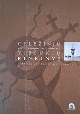 Geležinių kulto ir memorialinių viršūnių rinkinys Šiaulių „Aušros“ muziejuje