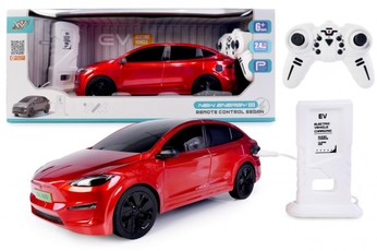 Nuotolinio valdymo automobilis su įkrovimo stotele