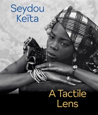 Seydou KeÃÂ¯ta: A Tactile Lens