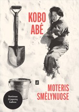 Moteris smėlynuose