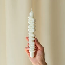 Žvakė 3D TAPER CANDLES „Happy Birthday“, balta Žvakė 3D TAPER CANDLES „Happy Birthday“, balta
