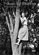 Frauen auf Bäumen