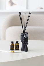 Namų kvapas– figūrėlė THE OAK FAM „Wonder Berries“, su sidabrine gėlyte