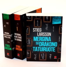 Geriausias detektyvas pasaulyje - MILLENNIUM trilogija: MERGINA SU DRAKONO TATUIRUOTE + MERGINA, KURI ŽAIDĖ SU UGNIMI + MERGINA, KURI UŽKLIUDĖ ŠIRŠIŲ LIZDĄ