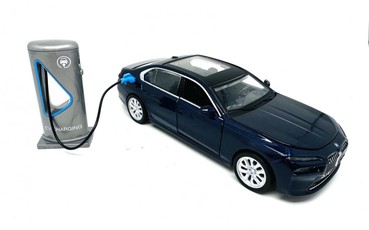 MSZ žaislinė BMW i7 (mastelis 1:32) su šviesomis ir garsais