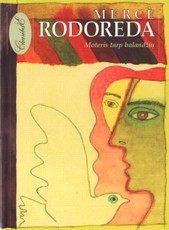 Moteris tarp balandžių