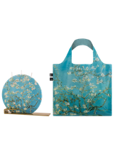 Dovanų rinkinys Žvakė FLATYZ „Vincent van Gogh – Almond Blossom“ + LOQI pirkinių krepšys „VINCENT VAN GOGH Almond Blossom Recycled Bag“
