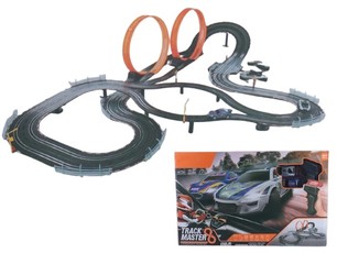Žaislinė automobilių trasa su dviem kilpomis